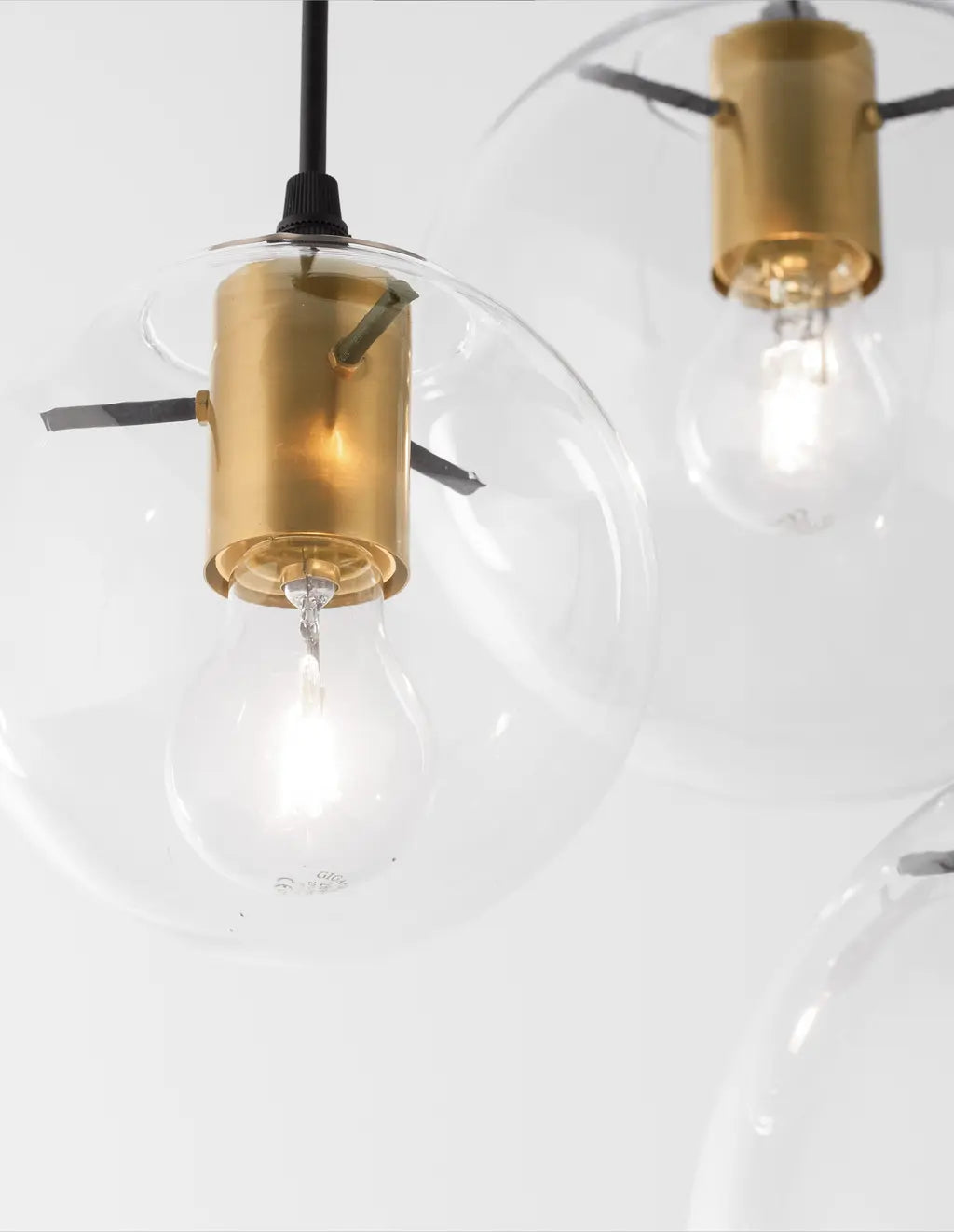 Magasin de luminaires à Nice : pourquoi voir la lumière en vrai avant d'acheter